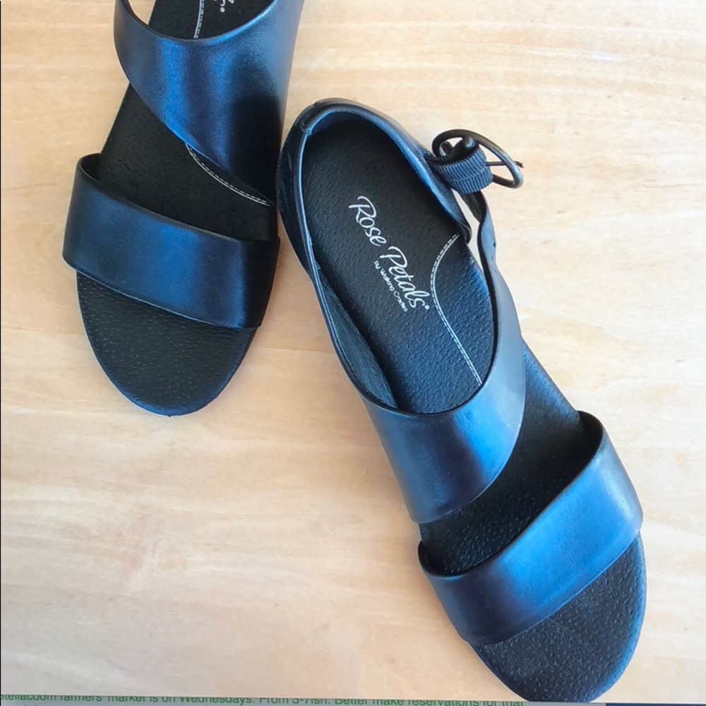 Rose Petal sandals size 9 narrow